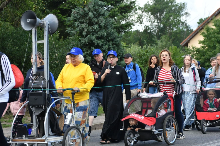 W drogę udało się blisko 50 osób. Pielgrzymi dotrą do celu 12 lipca.