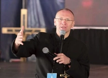 „Nie potrafiłem klasnąć, dłonie nie chciały się spotkać”. O. Tomasz Maniura o mocy, co w słabości się doskonali