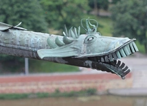 Wrocławski Ostrów Tumski z lornetką