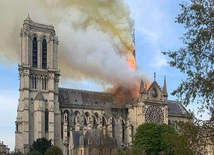 Konserwatorzy zabytków nie godzą się na nowe witraże w Notre-Dame