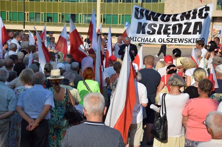 Protest przeciwko uwięzieniu ks. Olszewskiego