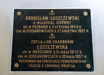 	Została na powrót umieszczona w kruchcie świątyni.