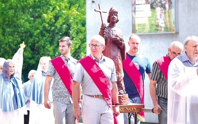 W procesji niesiono również figurę św. Brunona.