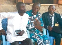 Vincent de Paul Mbaze (z lewej).