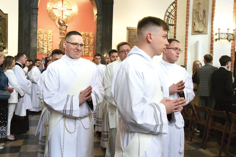 	Wielką radością dla sympatyków seminariów są święcenia kapłańskie.