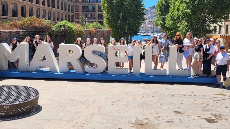 Puellae Orantes w Prowansji