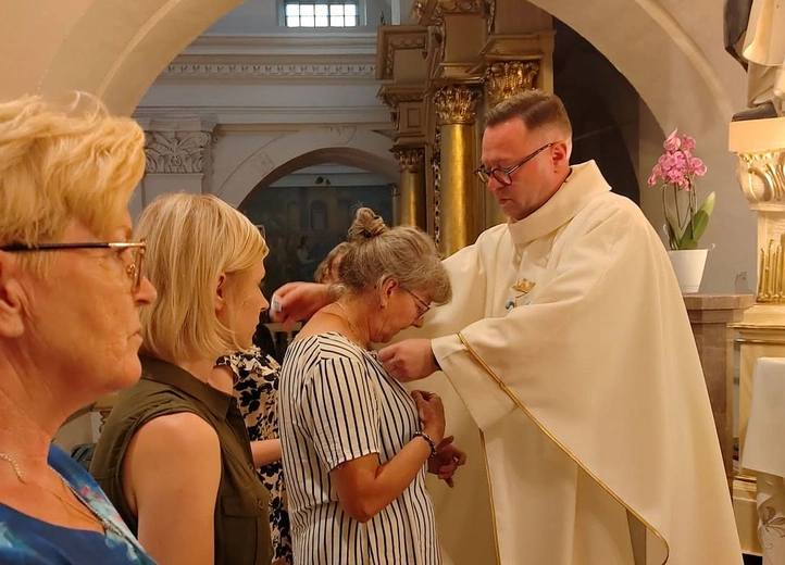 Szkaplerz - znak duchowego wsparcia Matki Bożej