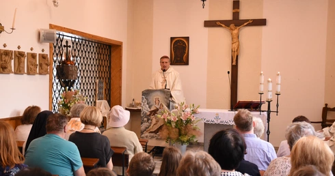 Przyoblec szatę zależności od Boga