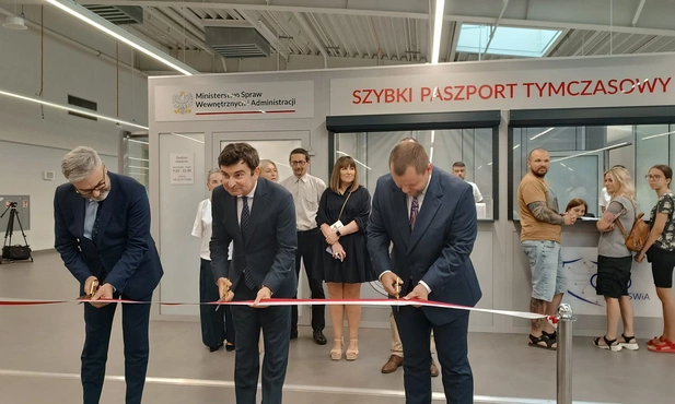 Pyrzowice. Na lotnisku otwarto punkt wydawania paszportów tymczasowych