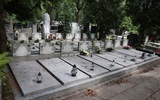 Wspólny grób 17 harcerek na Starym Cmentarzu przy ul. Ogrodowej w Łodzi. 