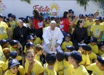 Papież na półkoloniach dla dzieci w Watykanie
