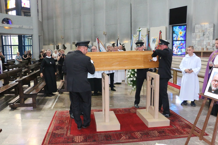Uroczystości pogrzebowe ks. Marka Hajdyły - cz. 1