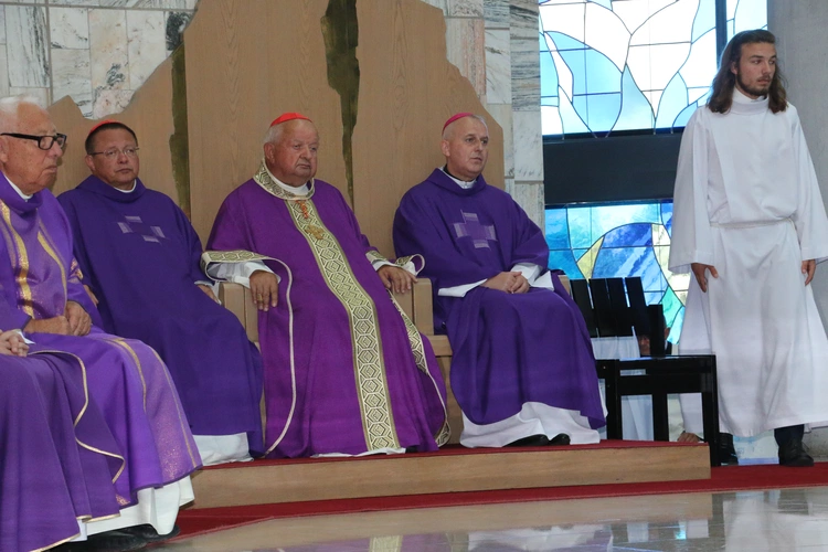 Uroczystości pogrzebowe ks. Marka Hajdyły - cz. 1