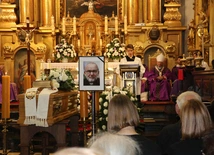 Kraków. Ostatnie pożegnanie ks. Marka Hajdyły