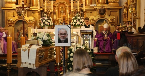 Kraków. Ostatnie pożegnanie ks. Marka Hajdyły