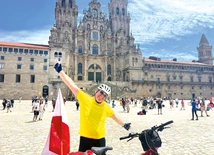 Robert Saracen przed katedrą w Santiago de Compostela.