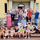 Do Ząbkowic z naszej diecezji przyjechało 10 par z dziećmi.