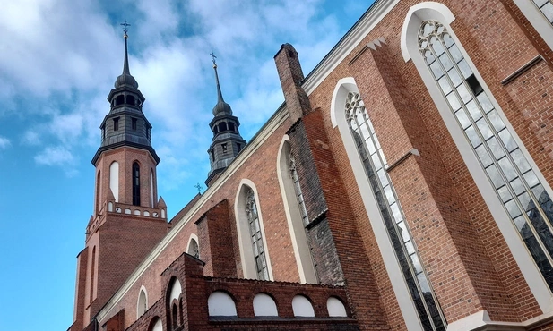 Katedra opolska wciąż zamknięta i niszczeje. Wierni apelują o podjęcie odpowiedzialnych decyzji
