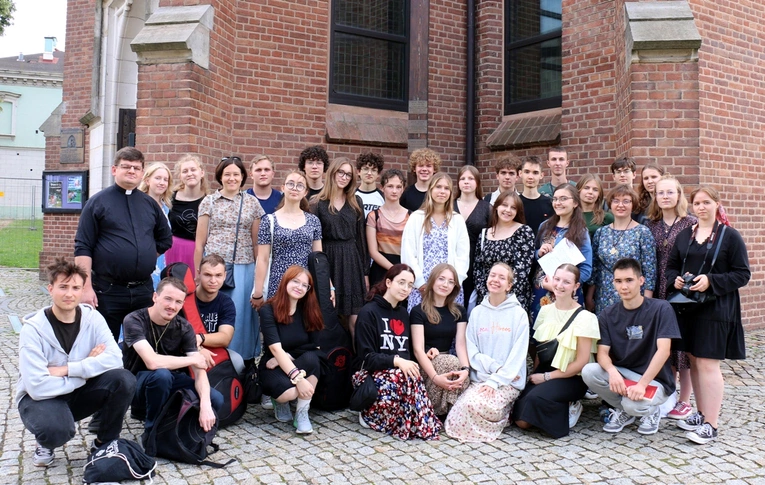 Oazowicze poznają Kościół i wspólnoty