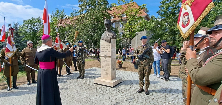 Uświęcić jego życie naszą pamięcią