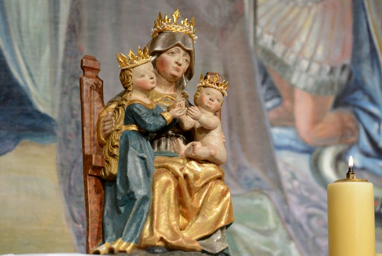 Podziwiając Maryję, podziwiamy Annę