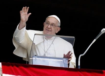 Papież zachęca do modlitwy za polityków: niech szlachetnie służą narodom 