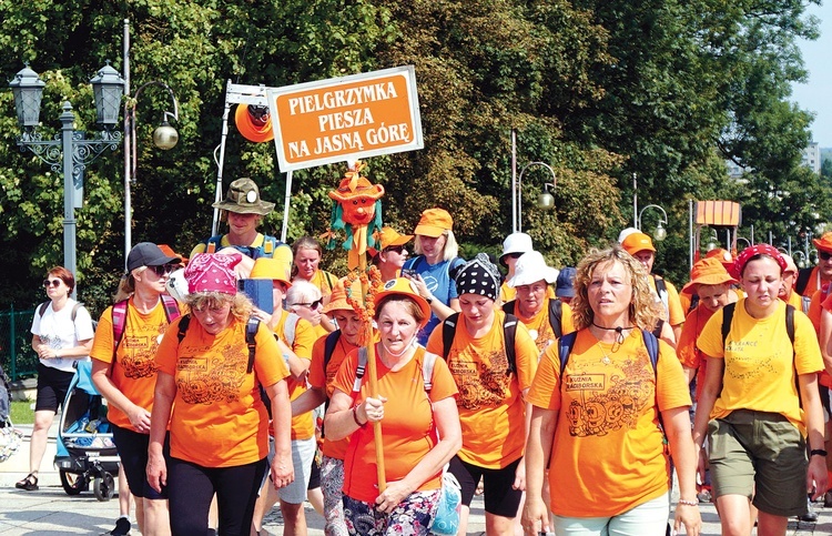Najwięcej kilometrów do Częstochowy ma co roku grupa pomarańczowa z Kuźni Raciborskiej. 
