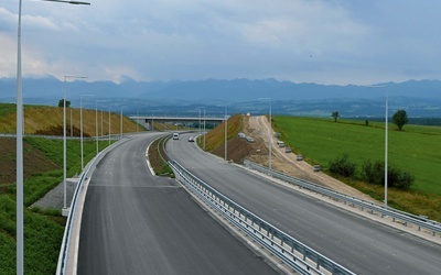 Pojedziemy tędy maksymalnie 100 km/h, za to nowy odcinek stanie się jednym z najpiękniejszych w Polsce – kierując się na południe, nieustannie będzie można podziwiać tatrzańskie szczyty.