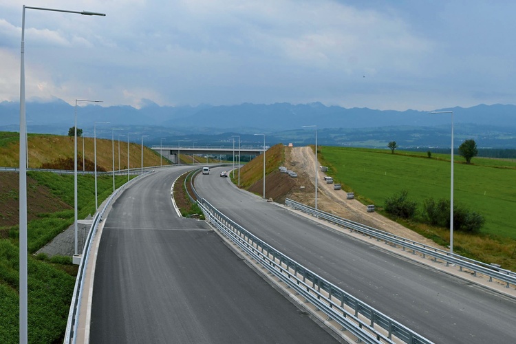 Pojedziemy tędy maksymalnie 100 km/h, za to nowy odcinek stanie się jednym z najpiękniejszych w Polsce – kierując się na południe, nieustannie będzie można podziwiać tatrzańskie szczyty.