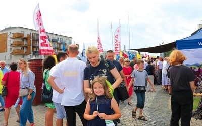 Modlitwie za kierowców towarzyszył rodzinny piknik zorganizowany przez parafię świętokrzyską i MIVA Polska.