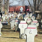 IPN od kilku lat zapowiadał remont nieuporządkowanej kwatery i stworzenie pola grobów honorowych.