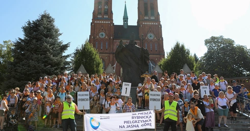 Pielgrzymka to potężne przedsięwzięcie logistyczne. Oprócz muzycznych czy kierujących ruchem, pielgrzymom posługują medycy czy - ważni, a często niedostrzegani - panowie, którzy dbają o wywóz śmieci. 