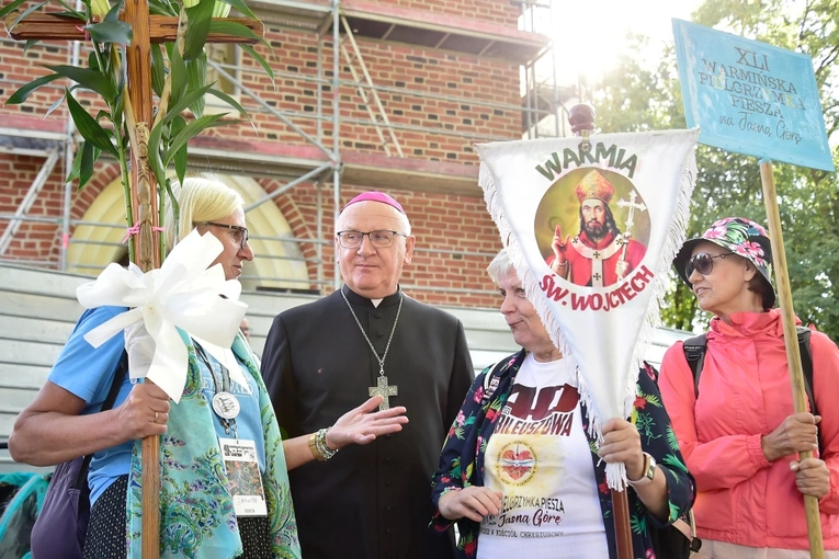 Gietrzwałd. Wyjście 41. Warmińskiej Pielgrzymki Pieszej na Jasną Górę