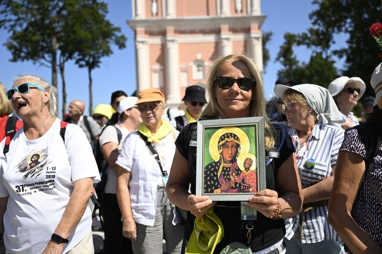 Wyjście pielgrzymki ze Skrzatusza na Jasną Górę