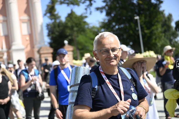 Wyjście pielgrzymki ze Skrzatusza na Jasną Górę