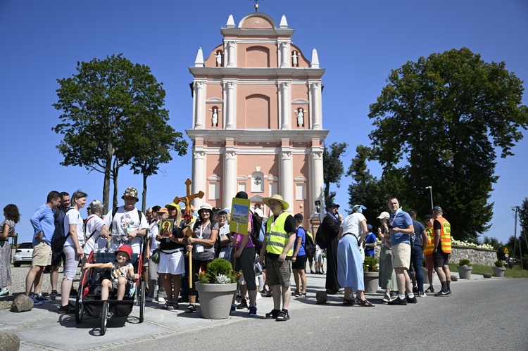 Wyjście pielgrzymki ze Skrzatusza na Jasną Górę