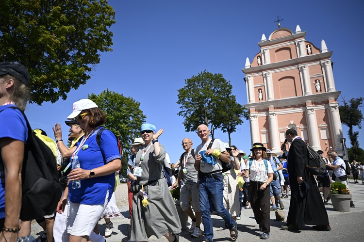 Wyjście pielgrzymki ze Skrzatusza na Jasną Górę