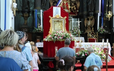 Pielgrzymka do sanktuarium Matki Bożej Świętorodzinnej