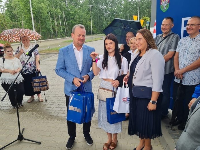 Sosnowiec. Pierwsi mieszkańcy osiedla NaftNova odebrali klucze