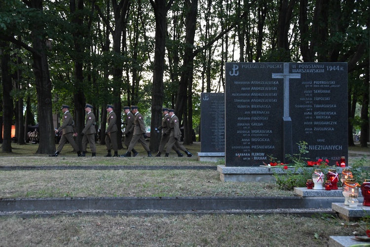 Msza św. na cmentarzu Powstańców Warszawy