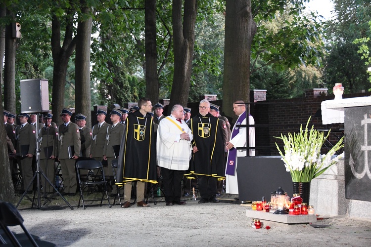 Msza św. na cmentarzu Powstańców Warszawy