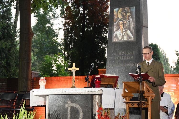 Msza św. na cmentarzu Powstańców Warszawy