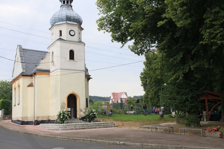 Najpiękniejsza wieś Oleszka. Mural Franciszka Lepicha