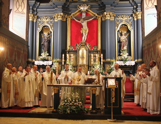 Inauguracja Kaplicy Wieczystej Adoracji i odpust Porcjunkuli u franciszkanów w Wieliczce