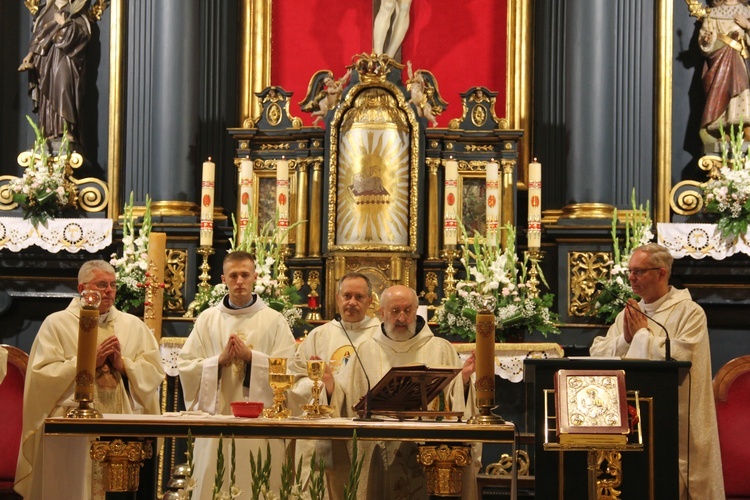 Inauguracja kaplicy Wieczystej Adoracji i odpust Porcjunkuli u franciszkanów w Wieliczce