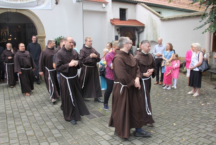 Inauguracja kaplicy Wieczystej Adoracji i odpust Porcjunkuli u franciszkanów w Wieliczce