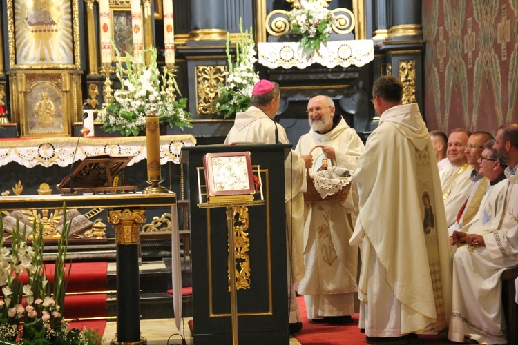 Inauguracja kaplicy Wieczystej Adoracji i odpust Porcjunkuli u franciszkanów w Wieliczce