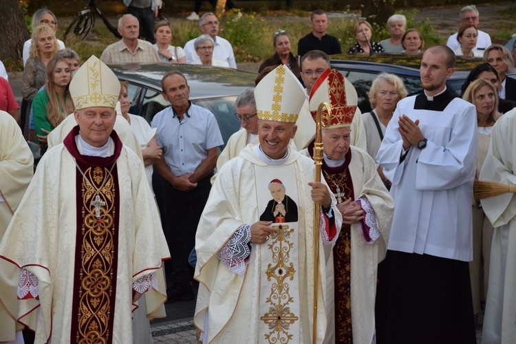 Poświęcenie pomnika Prymasa Tysiąclecia w Radomiu