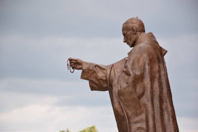 Poświęcenie pomnika Prymasa Tysiąclecia w Radomiu