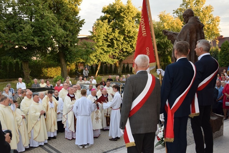 Poświęcenie pomnika Prymasa Tysiąclecia w Radomiu